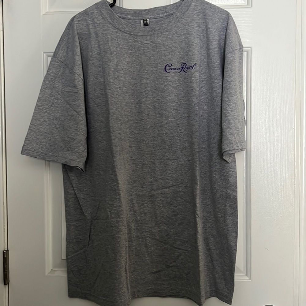 Men’s crown royal tshirt size XL